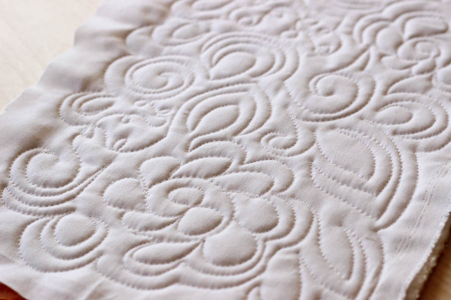Free Motion Meandering :: Feather Swirl Meanders & Improv Quilting