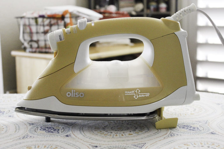 Oliso Iron Review (TG1600Pro Smart Iron + Mini Project Iron) Simple